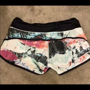Lululemon size 4 pigment wave speed shorts EUC